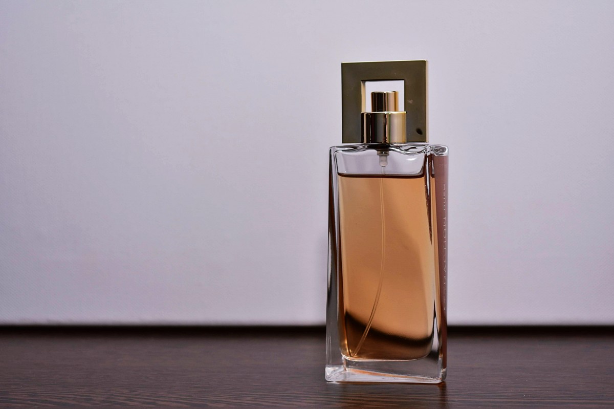 Perfume bottle CC via pxhere.com
